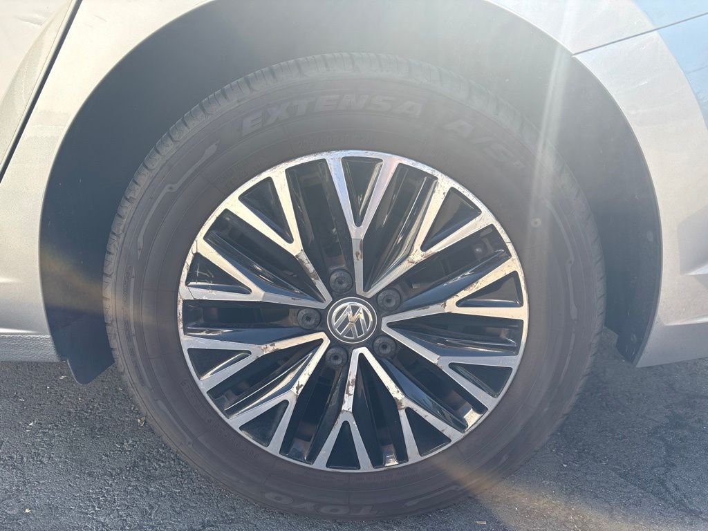 Used 2019 Silver Metallic Volkswagen 1.4T SE image 11