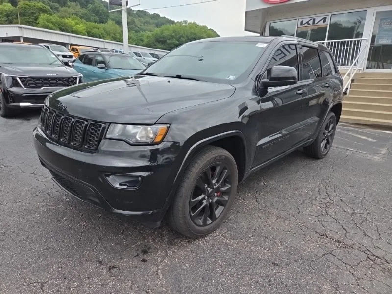 Used 2019 Black Jeep Altitude image 3