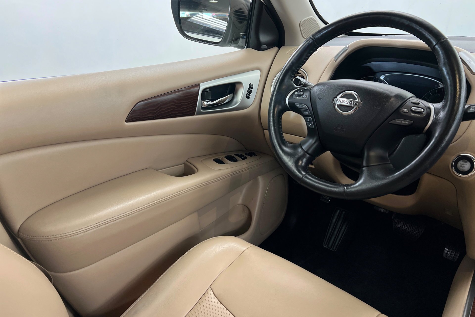 Used 2020 Pearl White Tricoat Nissan Platinum image 12
