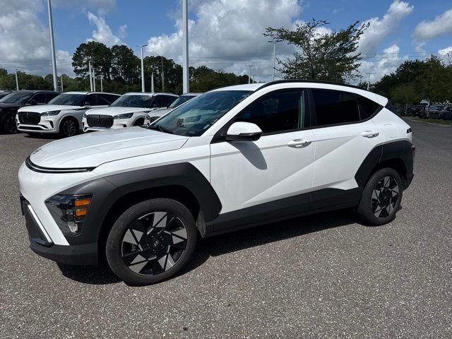Used 2024 White Hyundai SEL image 13