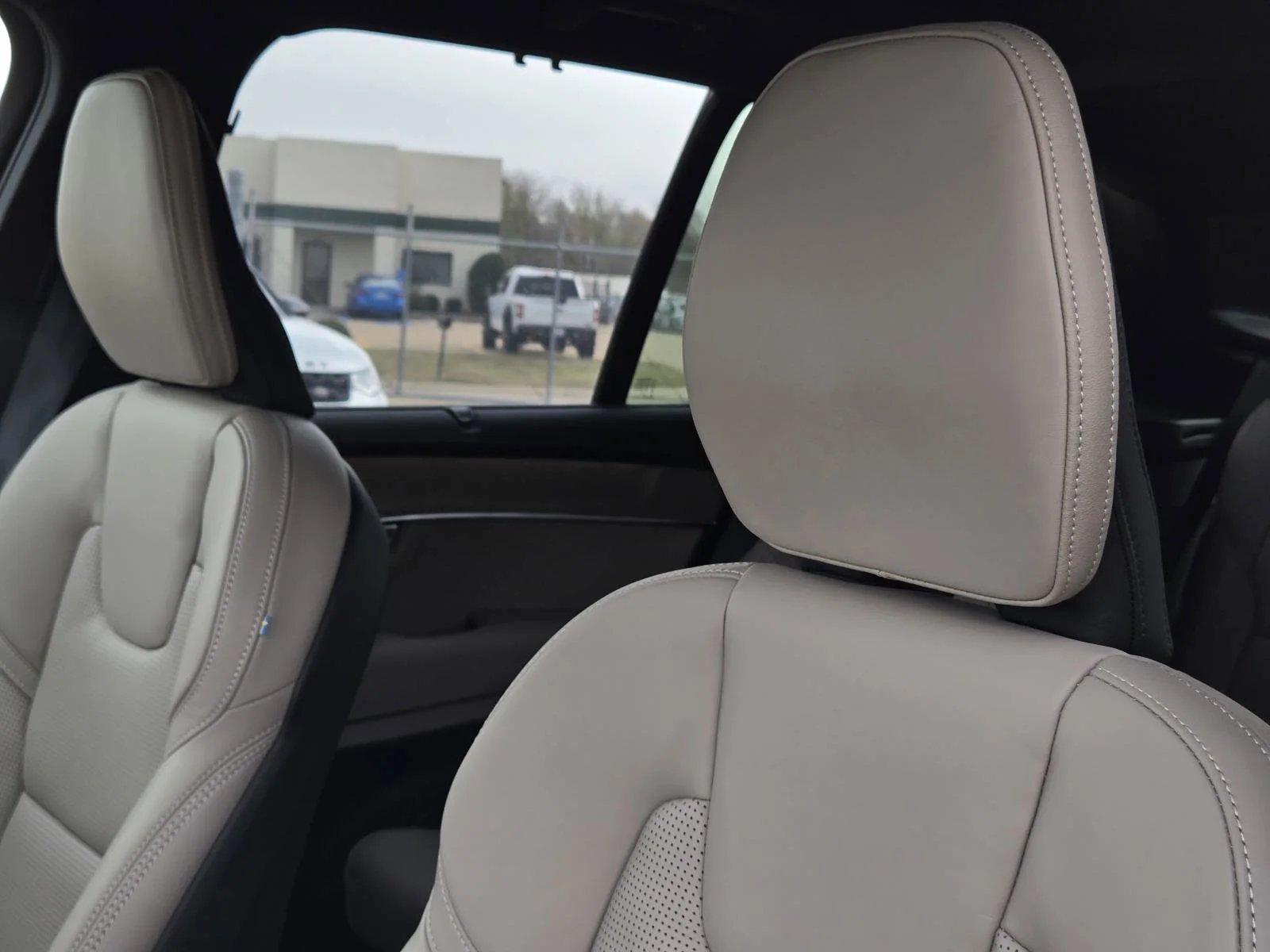 Used 2026 Aurora Silver Volvo Ultra image 23