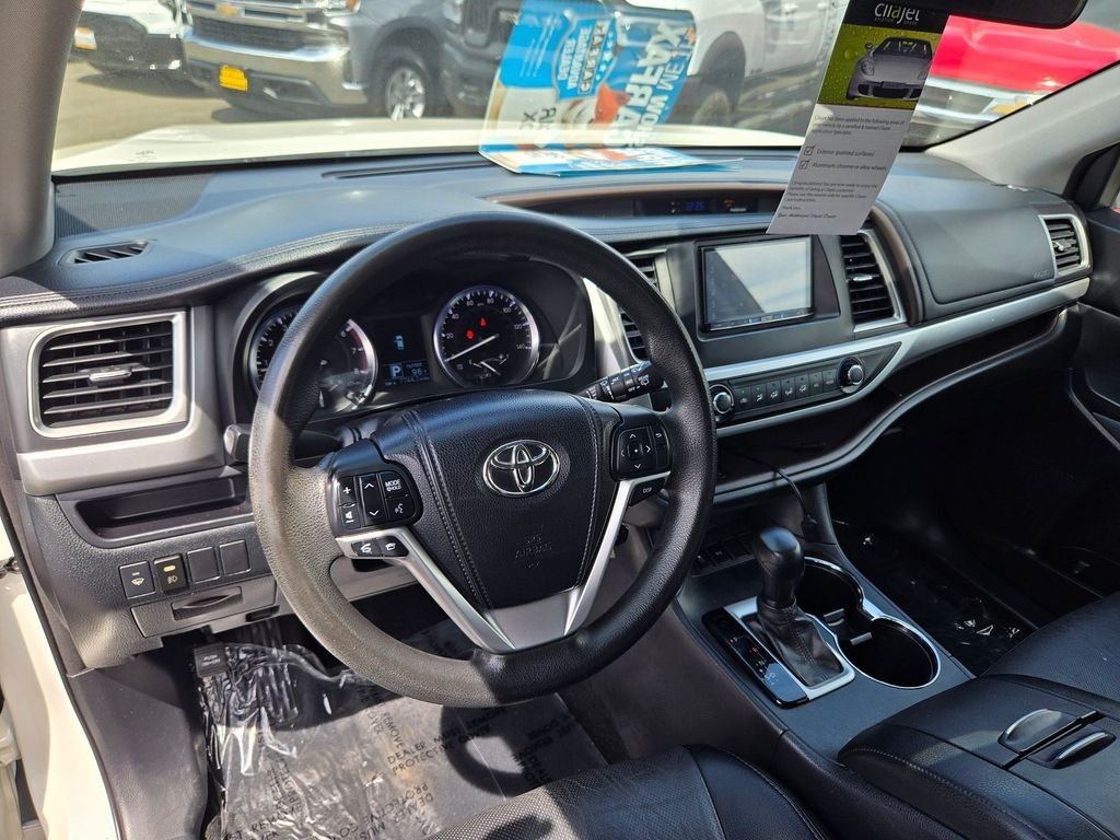 Used 2015 White Toyota LE image 6