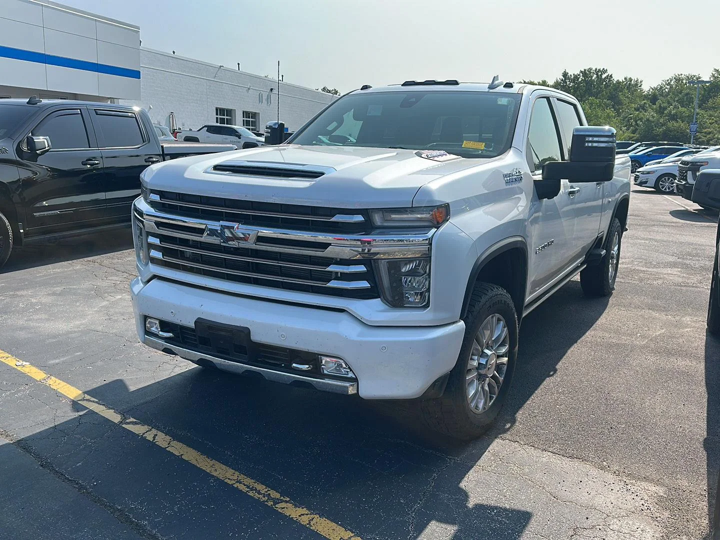 Used 2022 Iridescent Pearl Tricoat Chevrolet High Country image 5