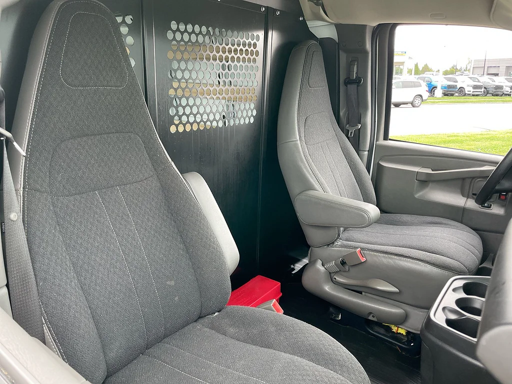Used 2025 Summit White GMC 2500 image 24