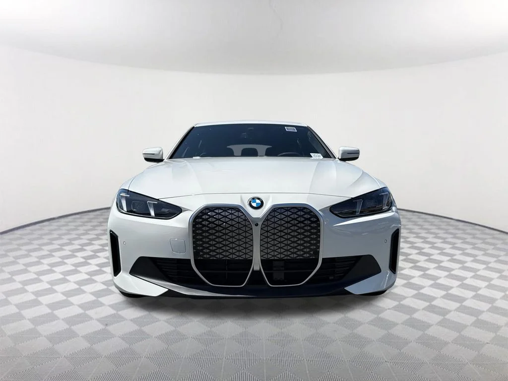 New 2026 White BMW eDrive40 image 2