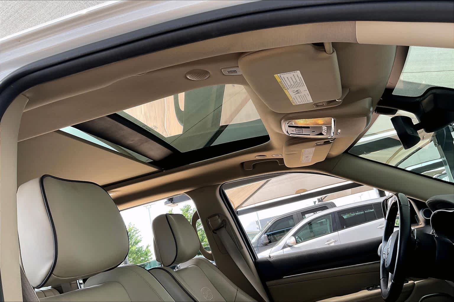 Used 2018 Ivory 3-Coat Jeep Overland image 13