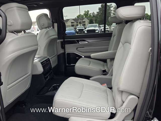 New 2026 High Gloss Black Exterior Paint Jeep Limited image 6