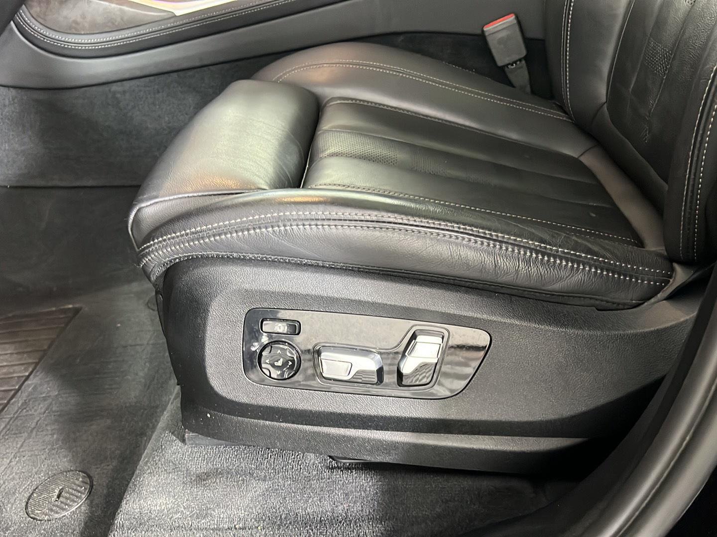 Used 2022 Black Sapphire Metallic BMW xDrive40i image 15