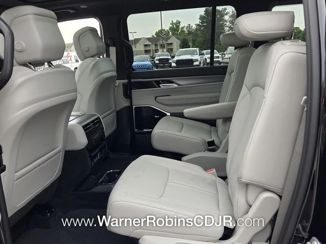 New 2026 High Gloss Black Exterior Paint Jeep Limited image 6