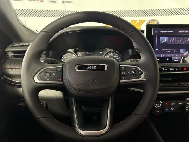New 2026 Red Hot Pearl-Coat Exterior Paint Jeep Trailhawk image 19