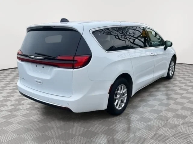 Used 2023 White Chrysler Touring L image 5