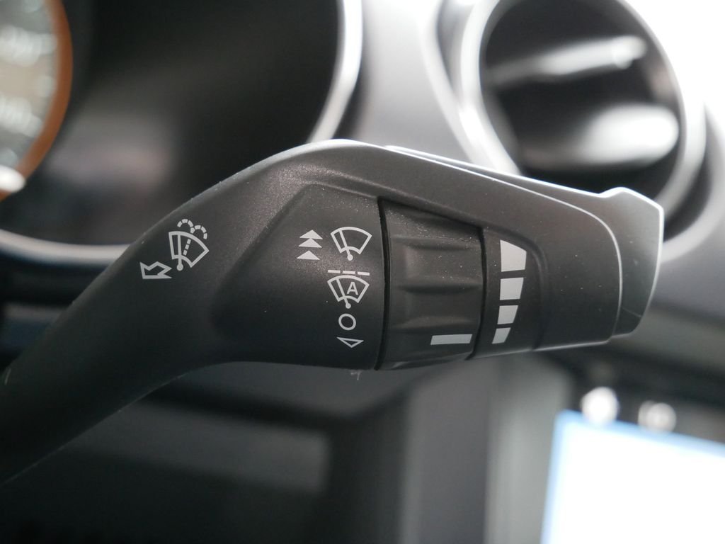 Used 2019 White Ford GT Premium image 24