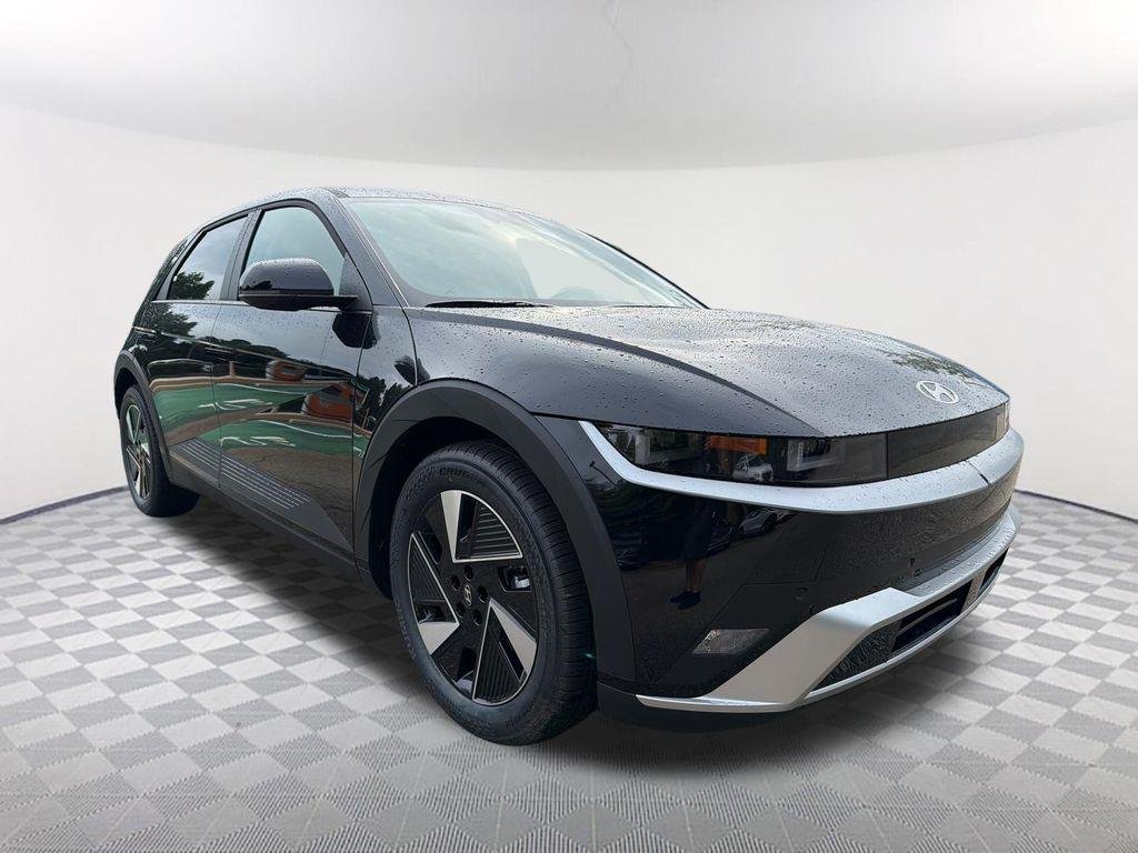 New 2026 Black Hyundai SE image 3