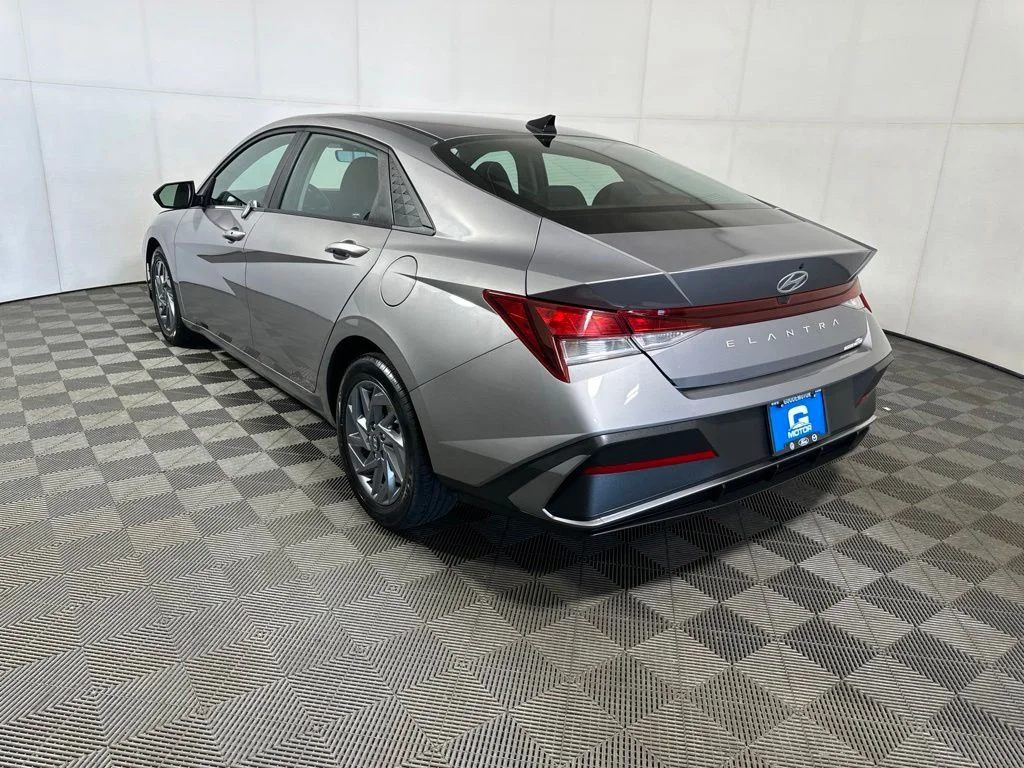 Used 2024 Fluid Metal Hyundai SEL image 5