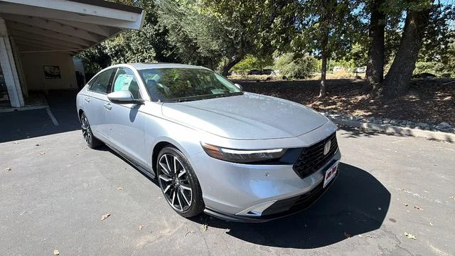 New 2026 Solar Silver Metallic Honda Touring Hybrid image 2