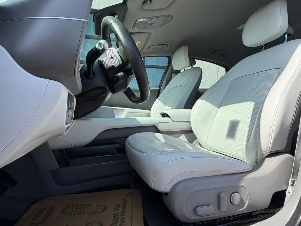 Used 2024 Silver Hyundai SEL image 10