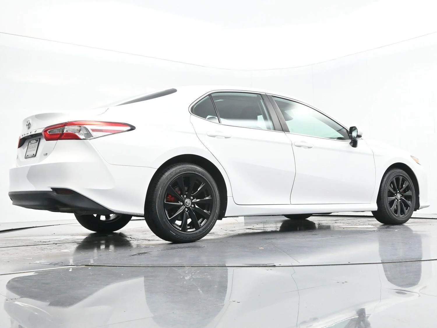Used 2020 Super White Toyota LE image 41
