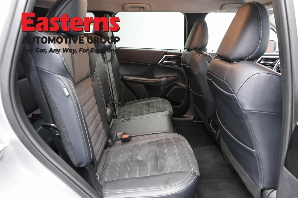 Used 2024 Silver Mitsubishi SE image 23
