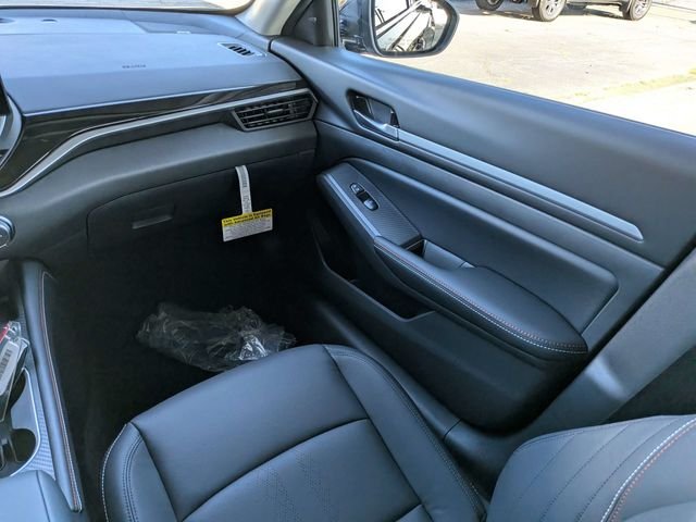 New 2026 Black Nissan 2.5 SR image 12