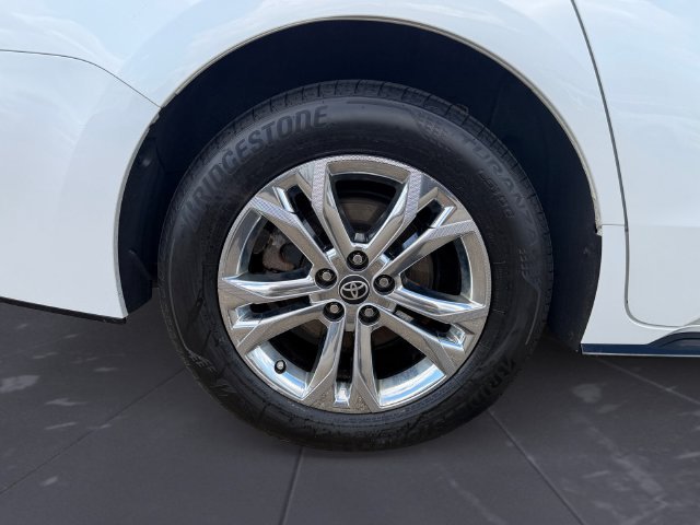 Used 2022 Beige Toyota Platinum image 43
