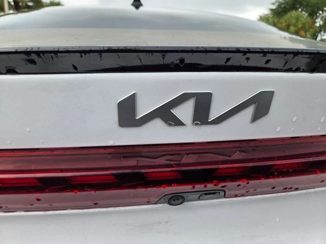 Used 2024 White Kia GT-Line image 4