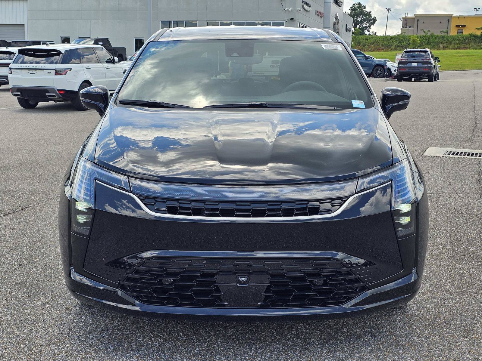 New 2027 Diamond Black Crystal Pearlcoat Chrysler Select image 2