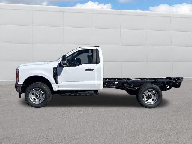 New 2026 Oxford White Ford F-350® XL image 2