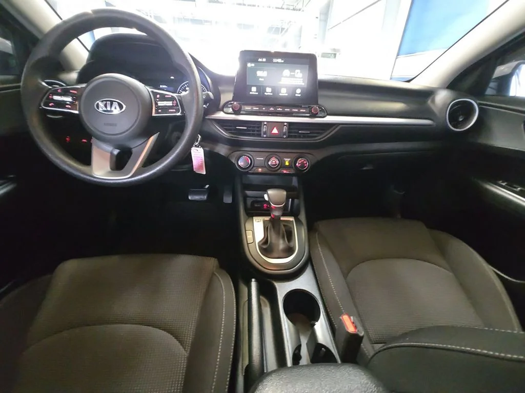 Used 2021 White Kia FE image 21