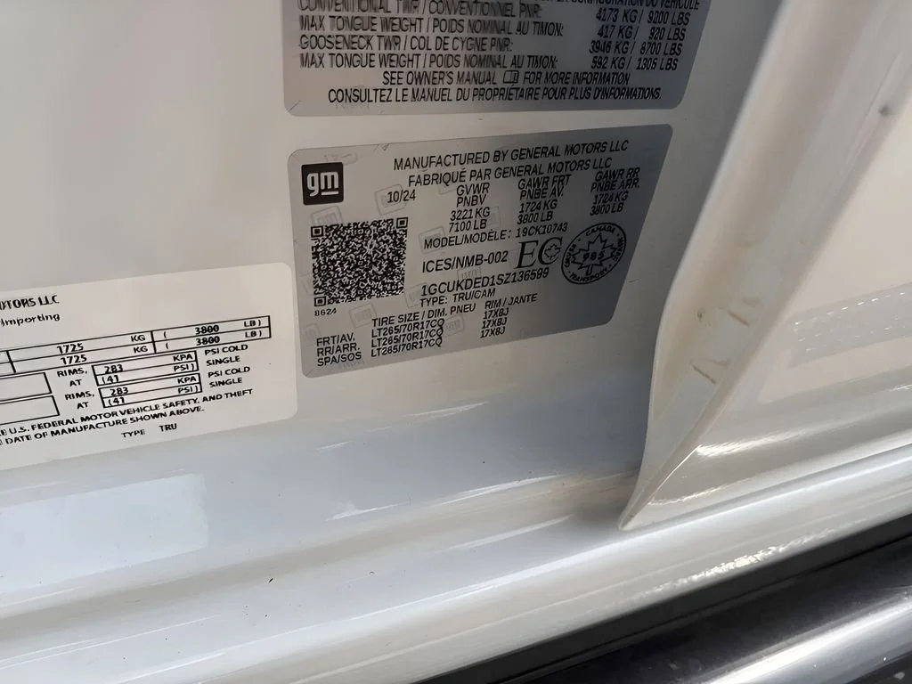 Used 2025 Summit White Chevrolet LT image 38