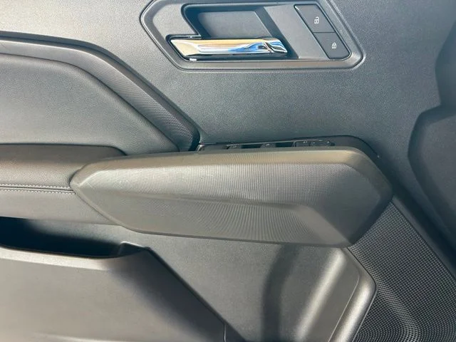 Used 2025  GMC Elevation image 11