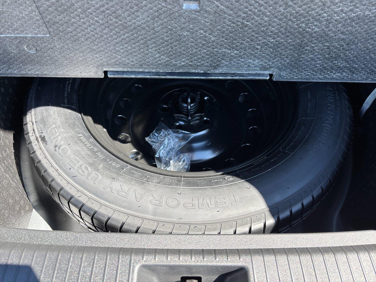 2025 Volkswagen Tiguan SE - Photo 36