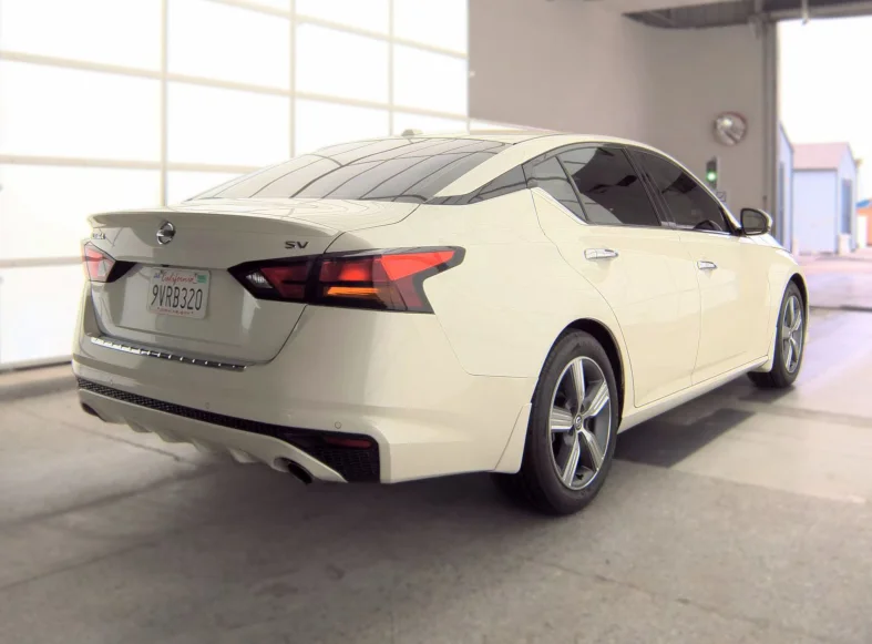 Used 2019 Nissan Altima SV with VIN 1N4BL4DV8KC197116 for sale in Kansas City
