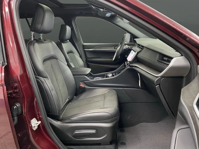 New 2026 Velvet Red Pearl-Coat Exterior Paint Jeep Altitude image 33
