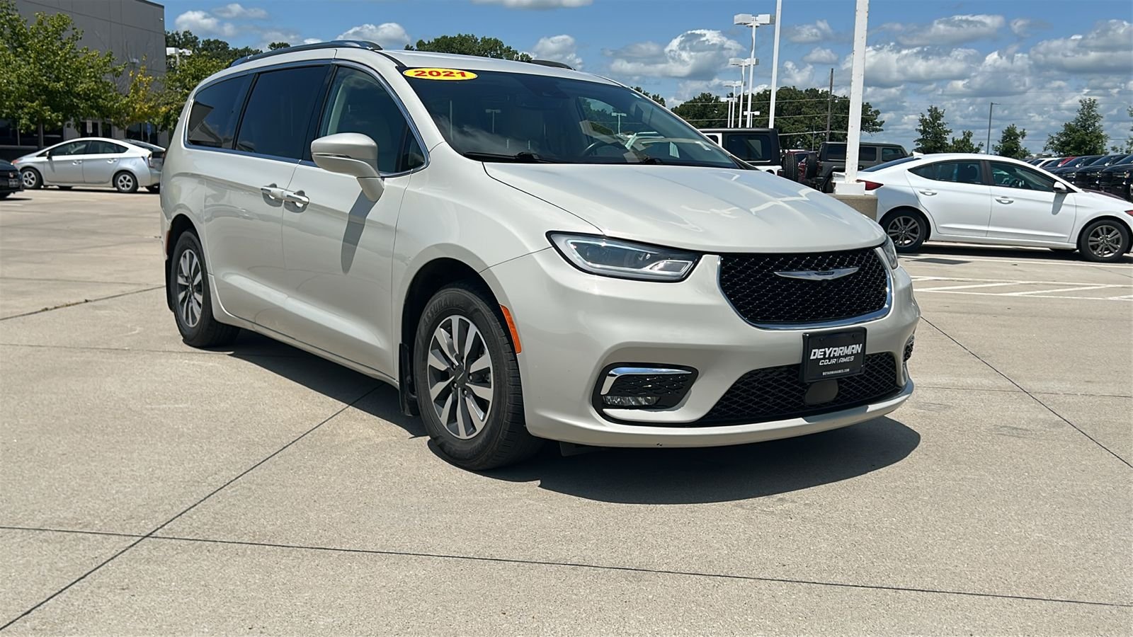 Used 2021 White Chrysler Touring L image 2