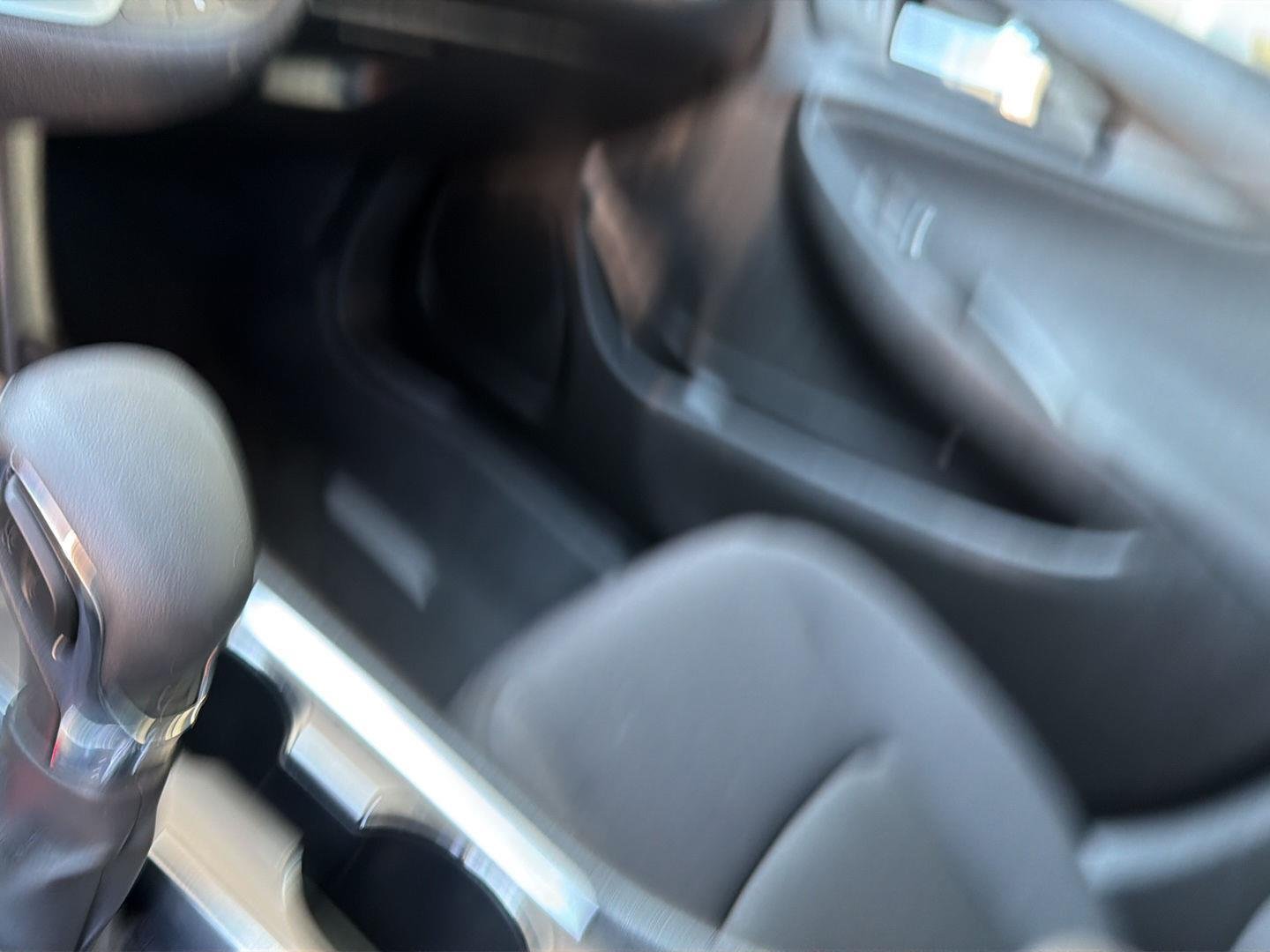 Used 2024 Summit White Chevrolet LT image 27