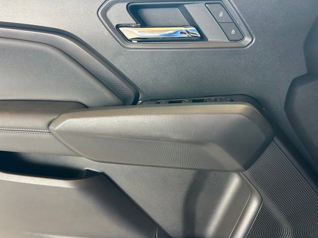 Used 2025  GMC Elevation image 11
