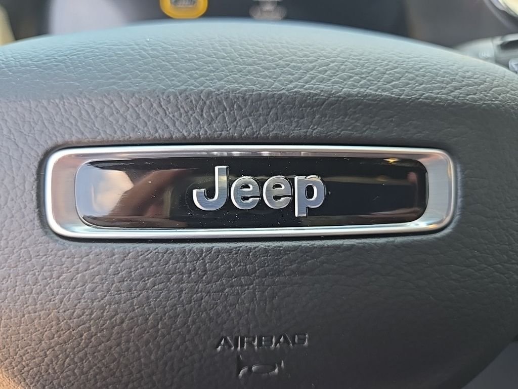 New 2026 Diamond Black Crystal Pearl-Coat Exterior Paint Jeep  image 119