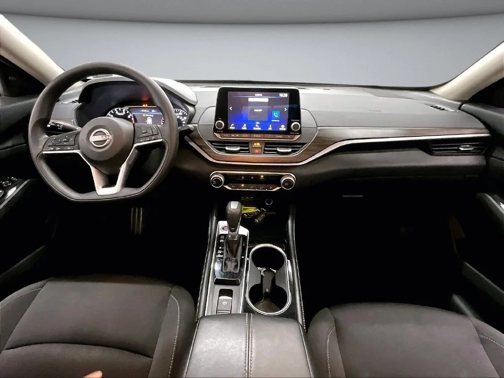 Used 2023 Silver Nissan 2.5 SV image 7