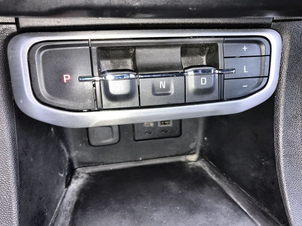 Used 2023 White GMC SLE image 19
