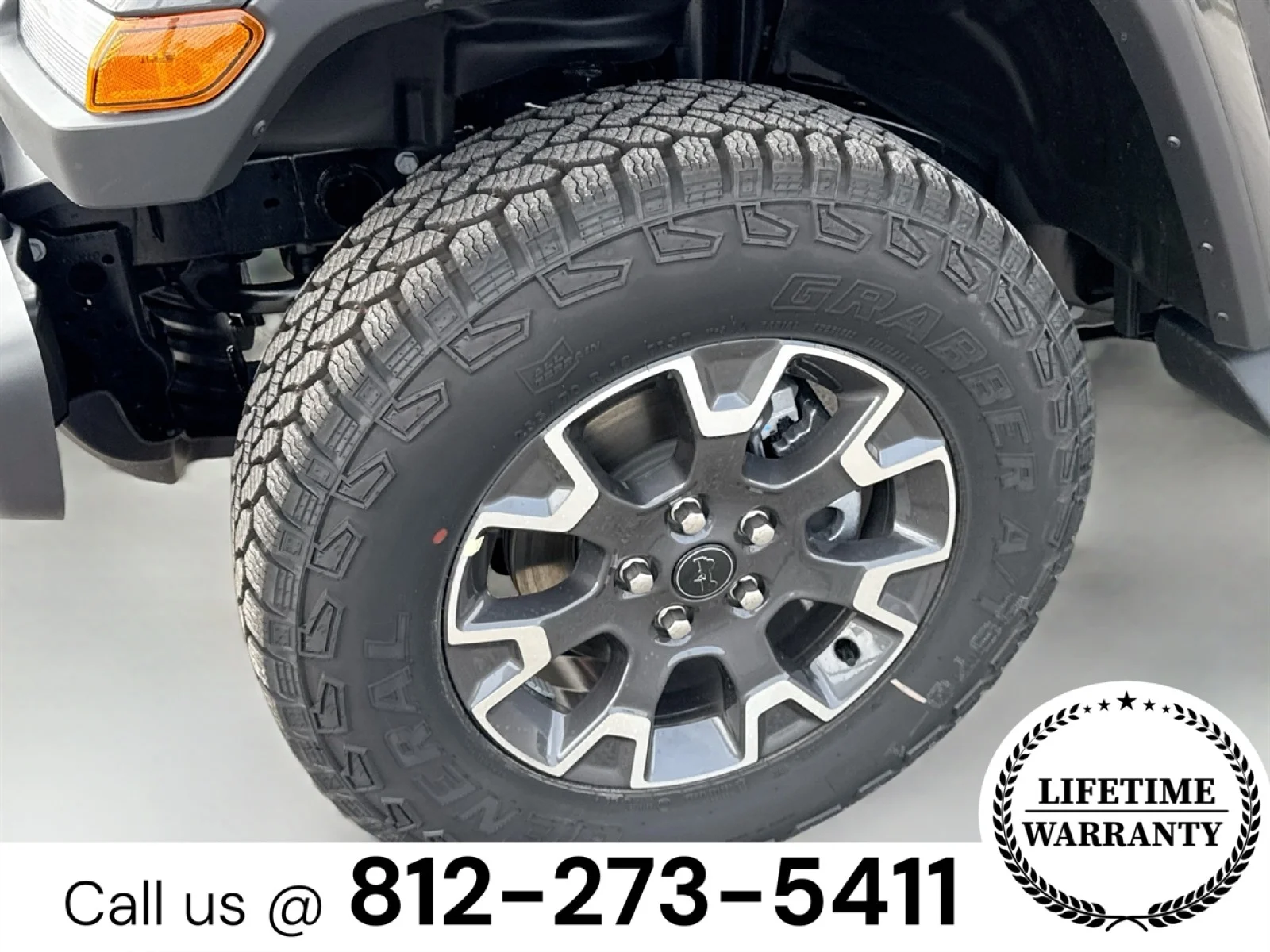 New 2025 Granite Crystal Metallic Clear-Coat Exterior Paint Jeep Sahara image 30