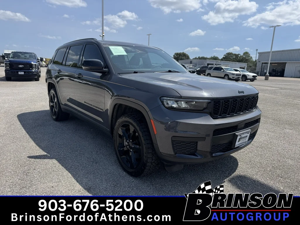 Used 2023 Baltic Gray Metallic Clearcoat Jeep Altitude image 3