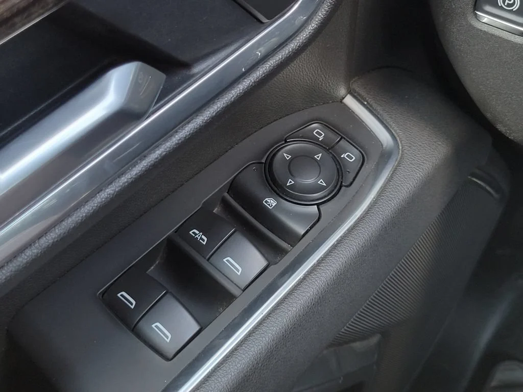 Used 2025 Black Chevrolet LT image 25