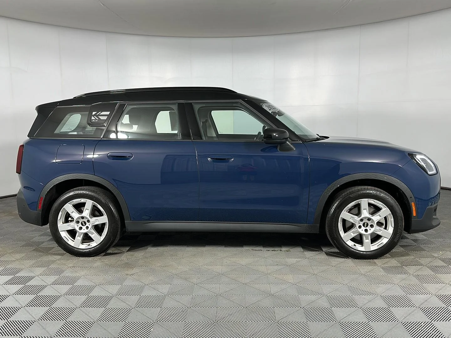 Used 2025 Indigo Sunset Blue Metallic MINI S image 25