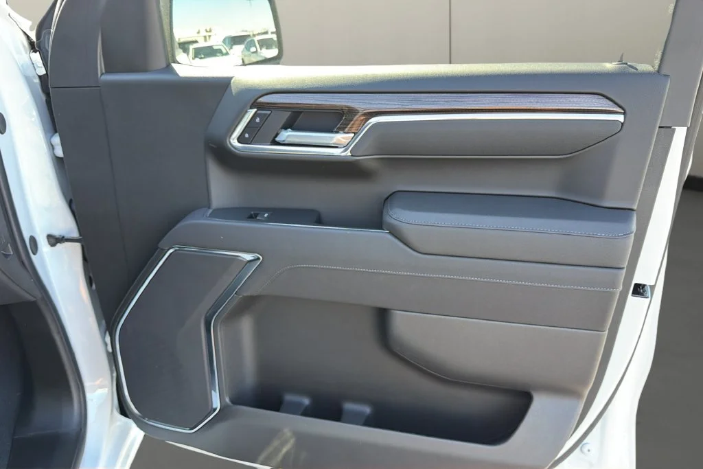 New 2026 Summit White Chevrolet LT (2FL) image 17