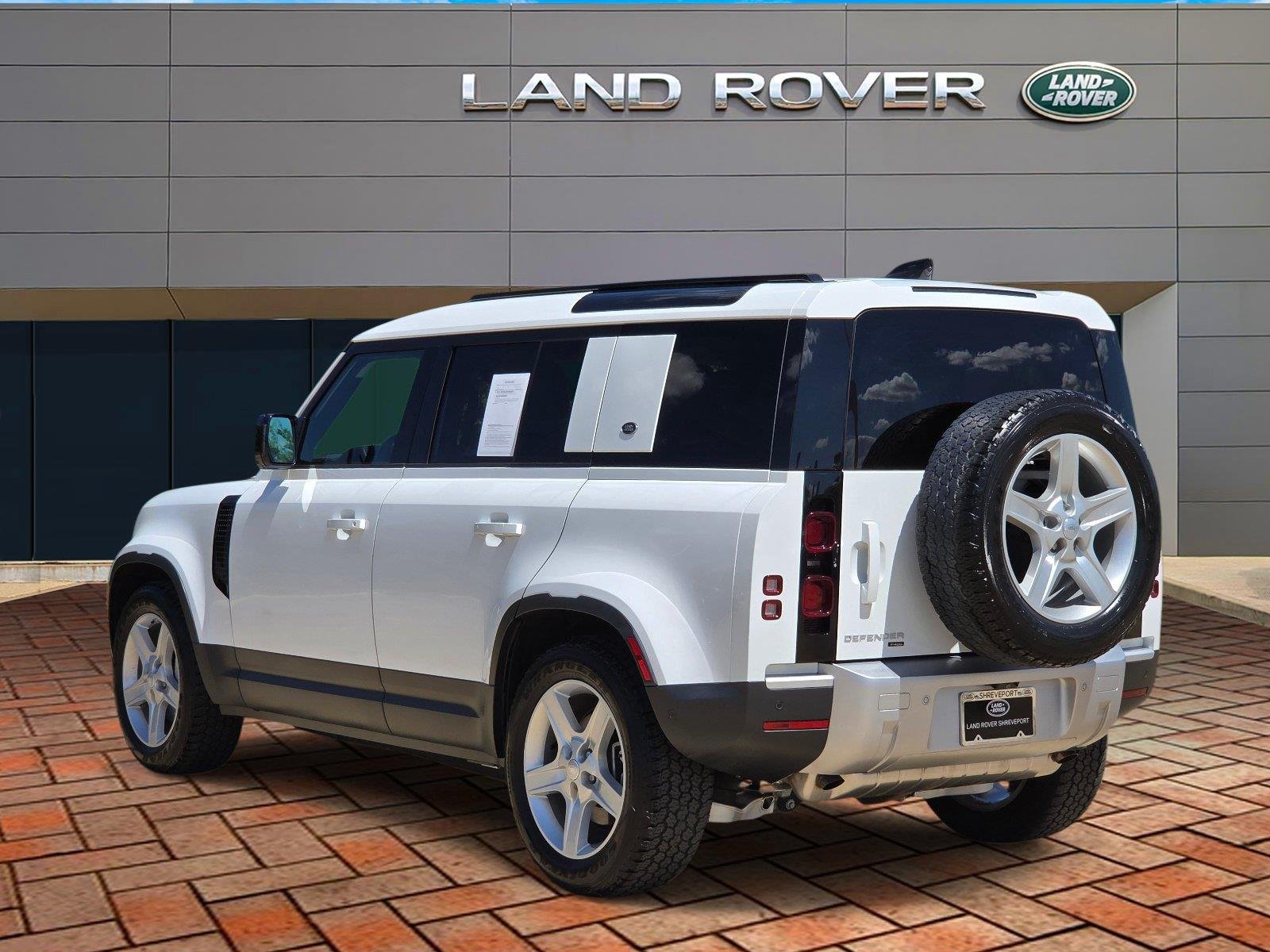 Used 2021 Fuji White Land Rover SE image 6
