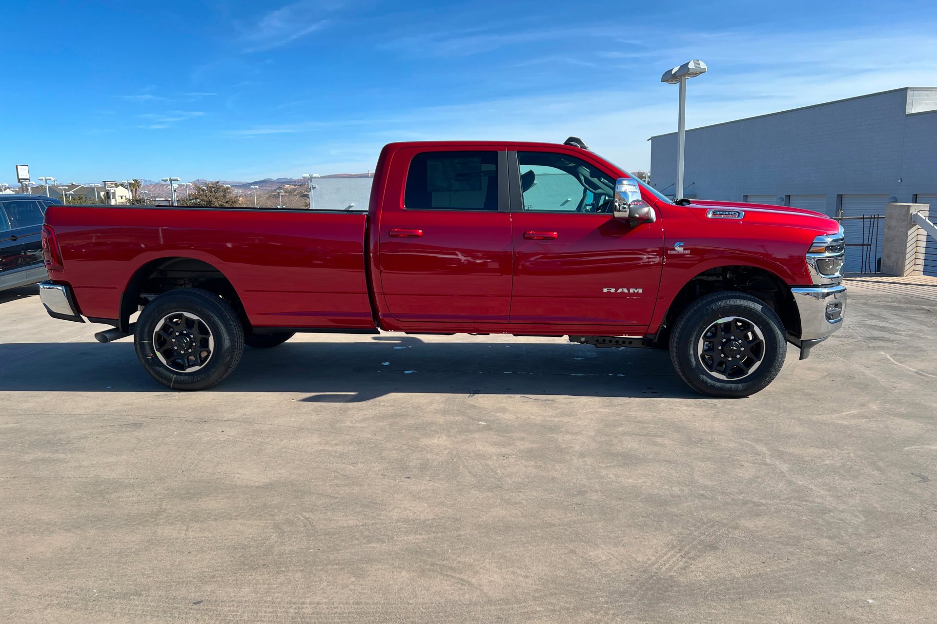 New 2026 Molten Red Pearl-Coat Exterior Paint RAM Laramie image 7