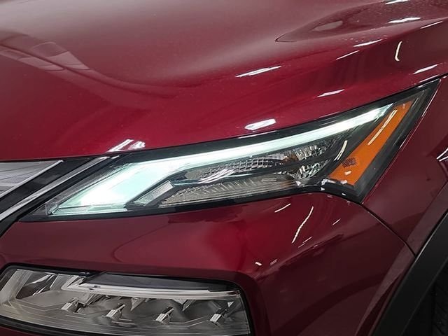 Used 2021 Red Nissan SL image 28