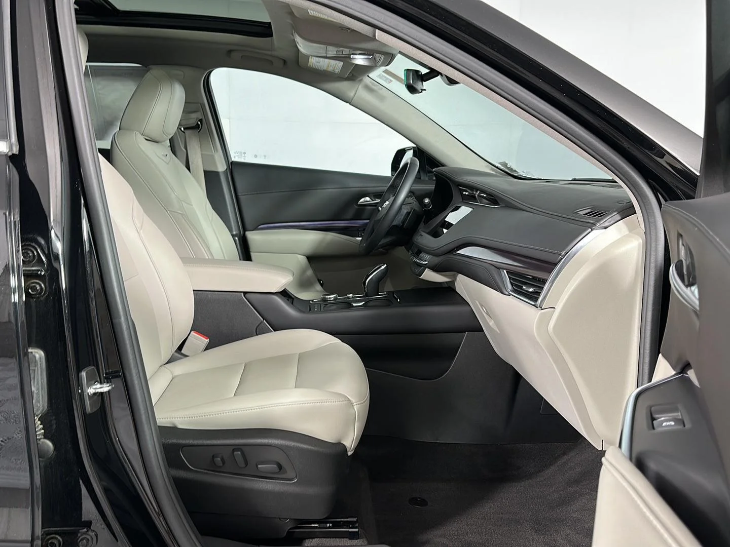 Used 2022 Stellar Black Metallic Cadillac AWD Luxury image 29