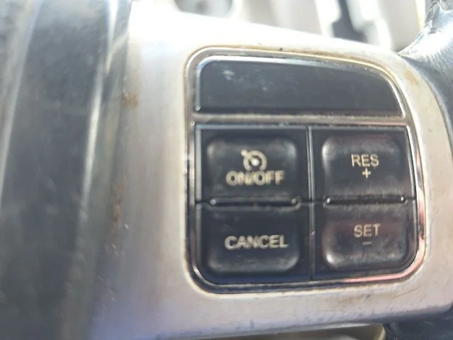 Used 2012 White Volkswagen SEL image 18