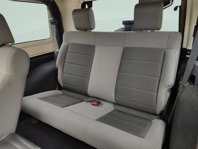 Used 2008 Green Jeep X image 23